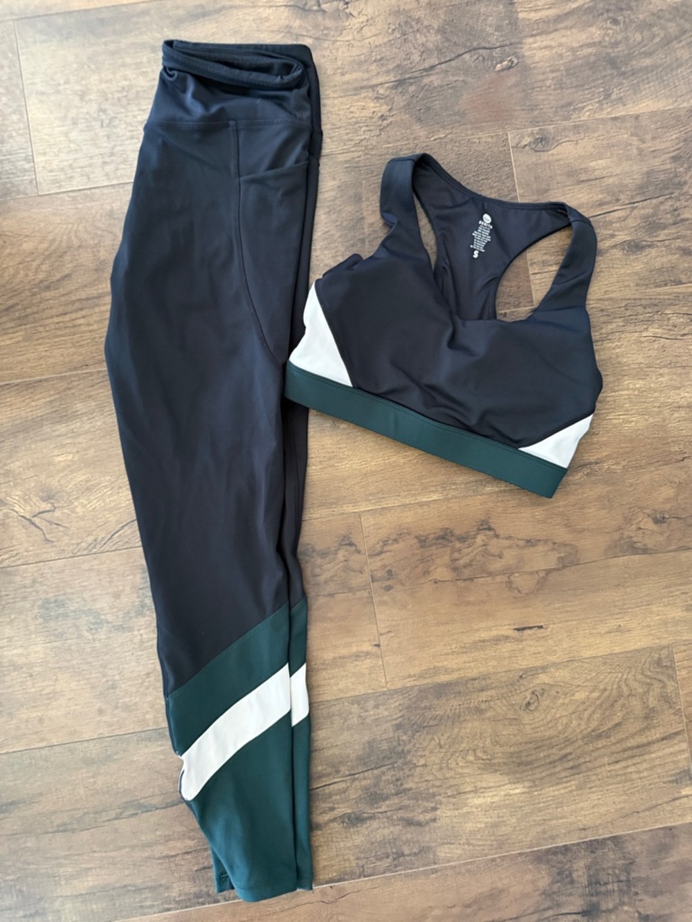 Senita Athletics Black, Green & White Colorblock Legging and Sports Bra Set